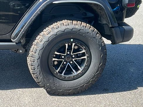 New 2025 Jeep Wrangler Unlimited Rubicon image 12