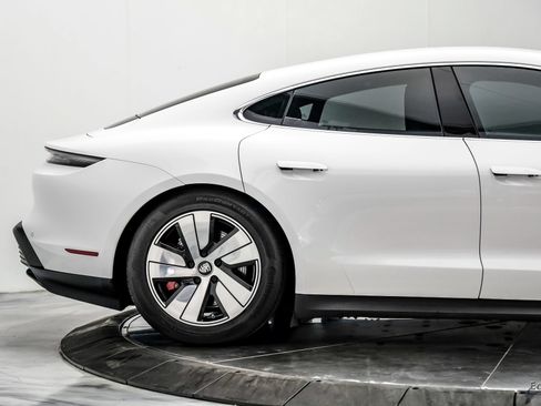Used 2023 Porsche Taycan 4S AWD/4WD image 19