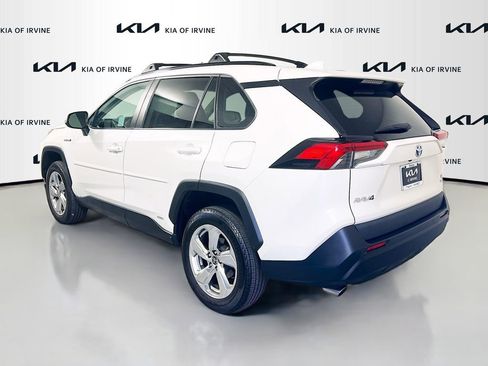 Used 2021 Toyota RAV4 XLE Premium image 5