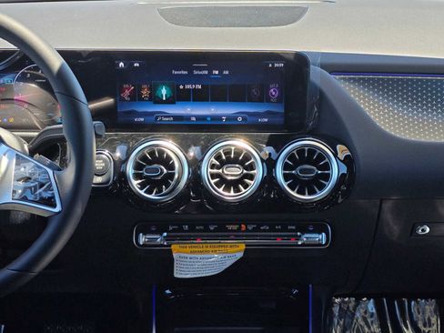 New 2025 Mercedes-Benz GLA 250 4MATIC image 17
