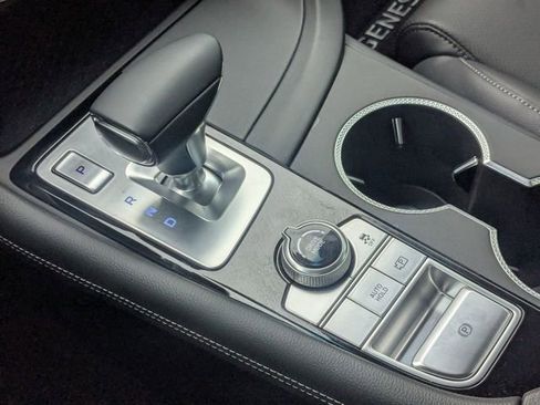 Used 2025 Genesis G70 2.5T RWD image 13