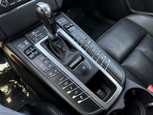 Used 2018 Porsche Macan AWD/4WD image 27