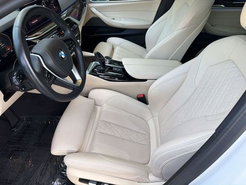 Used 2023 BMW 530i w/ Premium Package RWD image 5