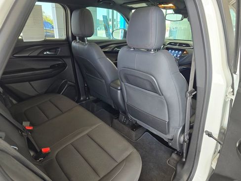 Used 2023 Chevrolet TrailBlazer RS w/ Sun and Liftgate Package image 17