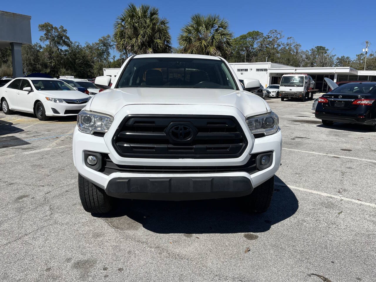Used 2017 Toyota Tacoma SR5 w/ Tow Package AWD/4WD image 2