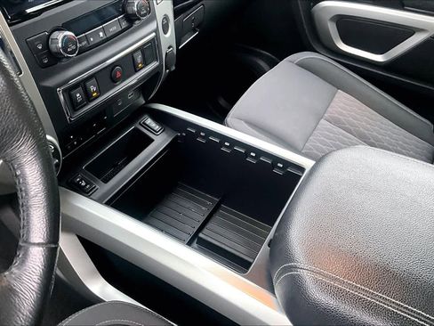 Used 2020 Nissan Titan SV w/ SV Convenience Package image 15