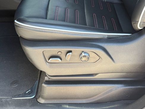Used 2025 GMC Yukon AT4 Ultimate AWD/4WD image 17