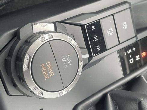 Used 2025 Toyota Tacoma TRD Sport AWD/4WD image 28