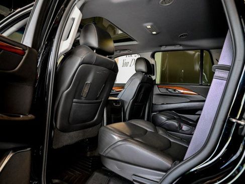 Used 2017 Cadillac Escalade Luxury AWD/4WD image 18