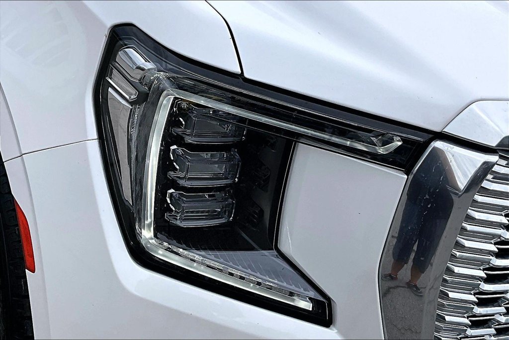 Used 2023 GMC Yukon Denali AWD/4WD image 32