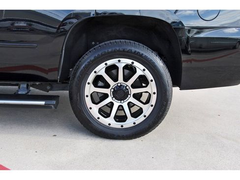 Used 2020 Chevrolet Tahoe Premier w/ Premier Plus Edition RWD image 35