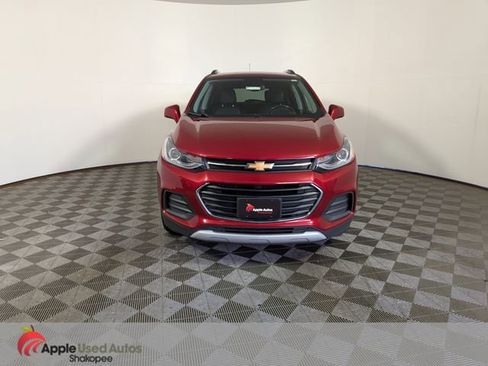 Used 2019 Chevrolet Trax LT w/ LT Convenience Package AWD/4WD image 2