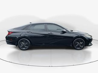 Used 2022 Hyundai Elantra SEL w/ Convenience Package FWD video 3