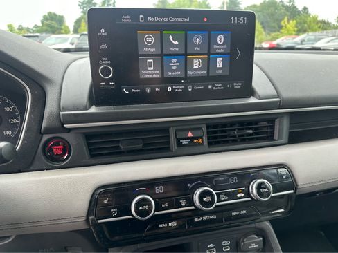 Used 2025 Honda Pilot EX-L image 12