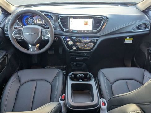New 2026 Chrysler Pacifica Select image 16