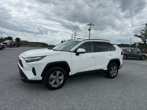 Used 2022 Toyota RAV4 XLE AWD/4WD image 6