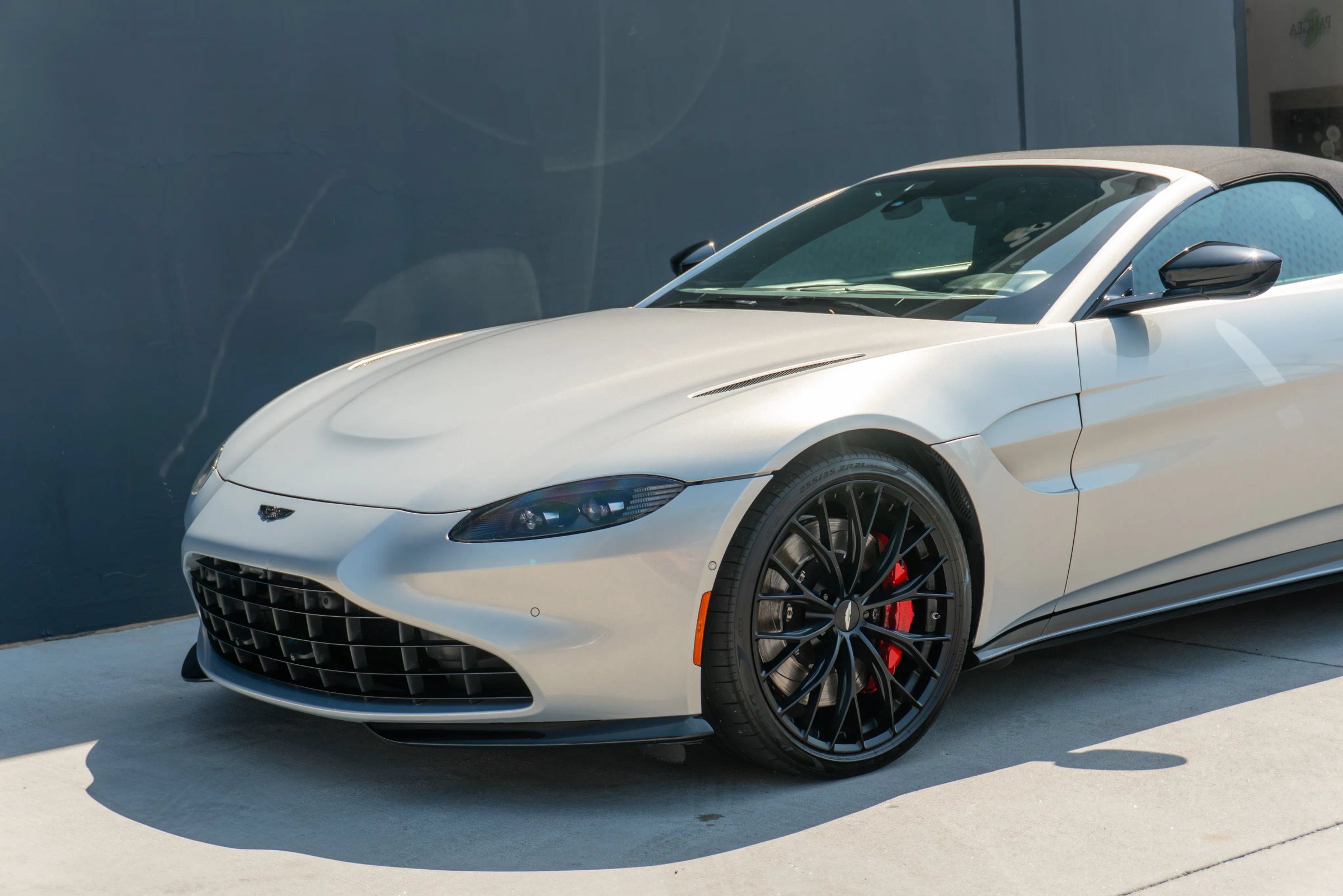 Used 2022 Aston Martin V8 Vantage Roadster RWD image 20