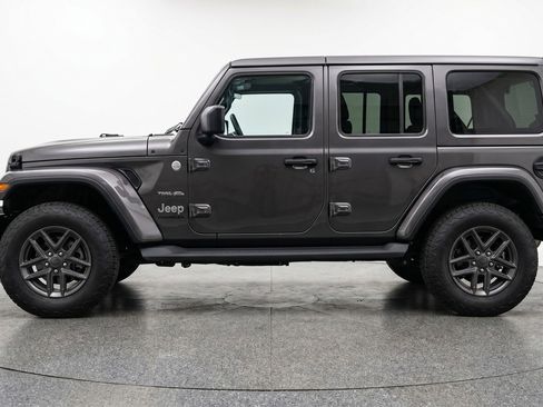 Used 2025 Jeep Wrangler Sport S image 5