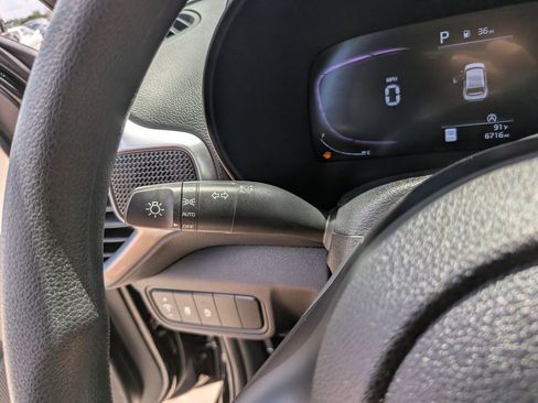 Certified 2025 Kia Soul LX w/ LX Technology Package FWD image 30