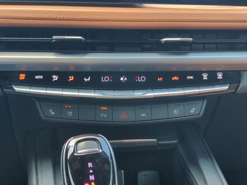Used 2025 Cadillac XT4 Sport w/ LPO, Onyx Lite Package FWD image 20