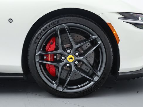 Certified 2025 Ferrari Roma Spider RWD image 39