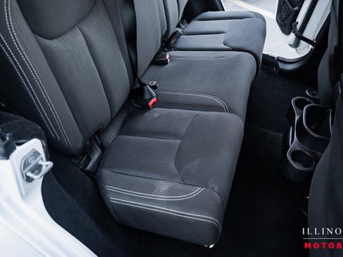 Used 2016 Jeep Wrangler Unlimited Sahara image 32