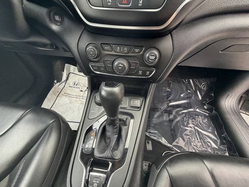 Used 2021 Jeep Cherokee Latitude Plus AWD/4WD image 33