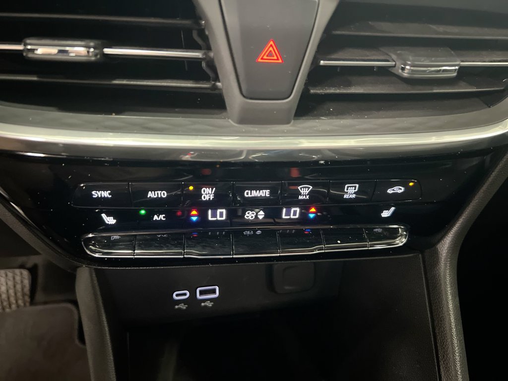 Used 2024 Buick Encore GX Avenir w/ Avenir Convenience Package AWD/4WD image 16
