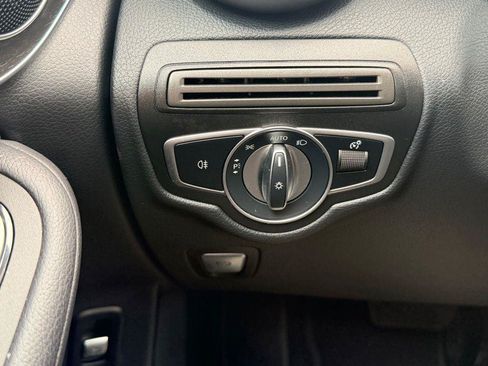 Used 2022 Mercedes-Benz GLC 300 4MATIC image 34