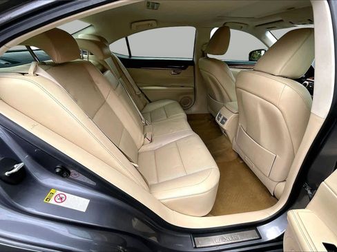 Used 2014 Lexus ES 300h w/ Luxury Package w/Bamboo Trim FWD image 20