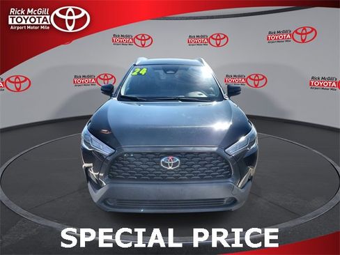 Used 2024 Toyota Corolla Cross LE image 3
