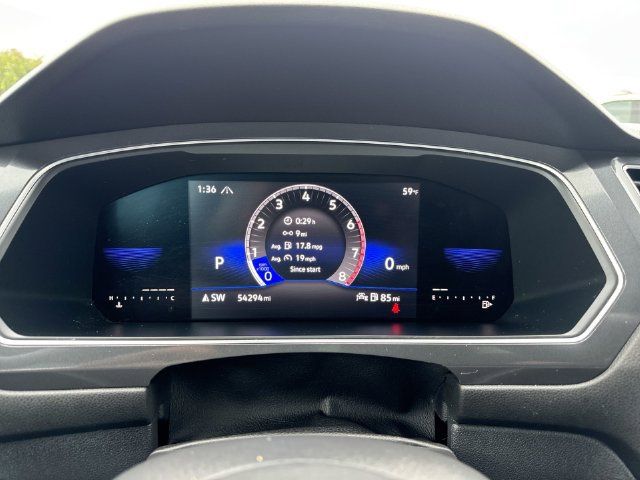 Used 2022 Volkswagen Tiguan SE R-Line AWD/4WD image 11