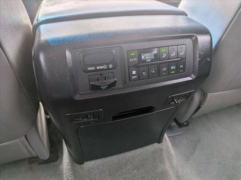 Used 2010 Toyota Sequoia Platinum image 20