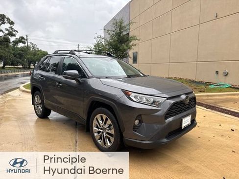 Used 2019 Toyota RAV4 XLE Premium FWD image 5