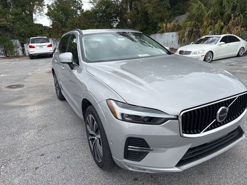 Used 2022 Volvo XC60 B5 Momentum w/ Advanced Package image 4