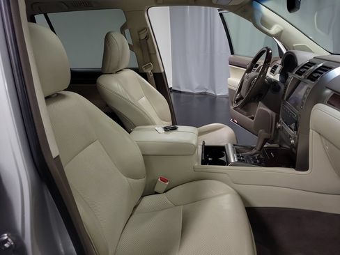 Used 2016 Lexus GX 460 Luxury w/ Preferred Accessory Package AWD/4WD image 32