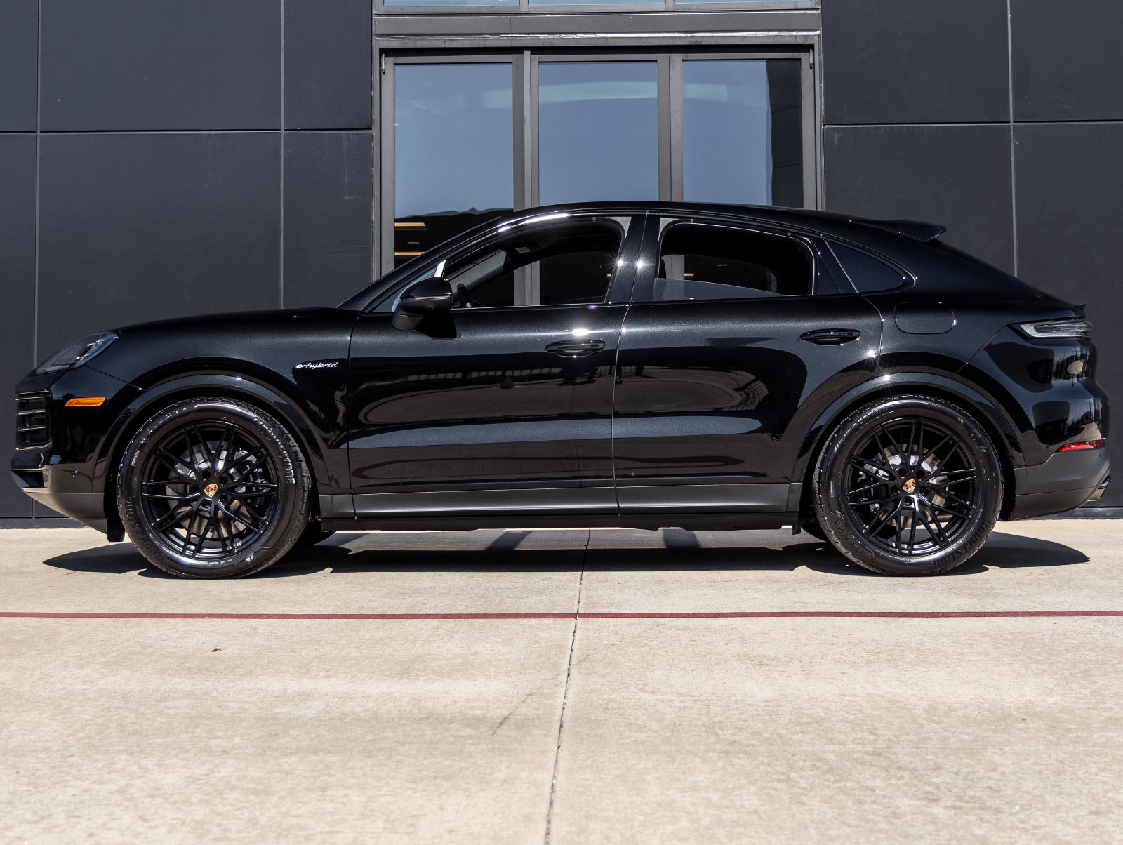 Certified 2026 Porsche Cayenne E-Hybrid Coupe AWD/4WD image 2