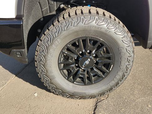 New 2026 Chevrolet Silverado 2500 ZR2 image 8