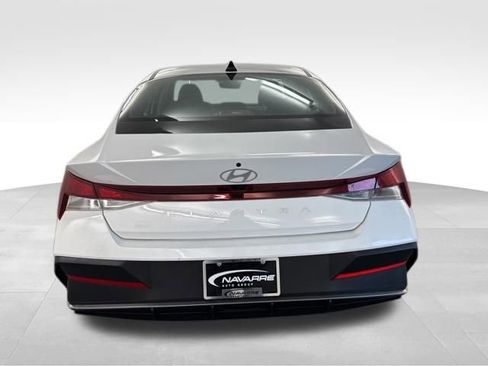 Used 2025 Hyundai Elantra SE FWD image 9