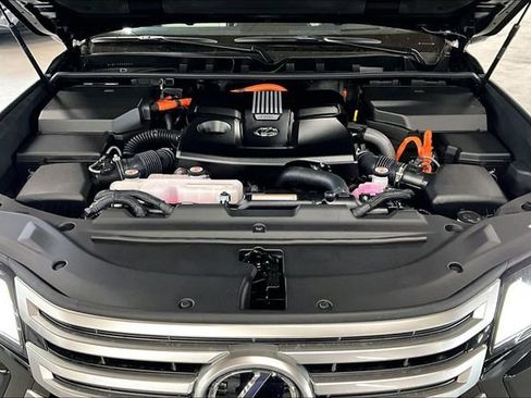 New 2026 Lexus LX 700h Luxury image 11