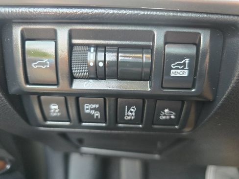 Used 2018 Subaru Outback 3.6R Touring AWD/4WD image 16