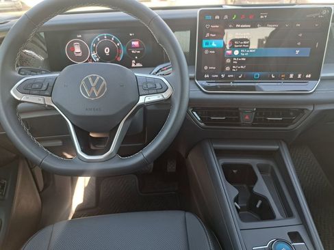 New 2026 Volkswagen Tiguan SE image 21