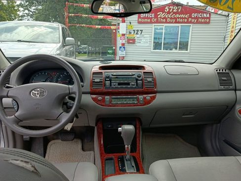 Used 2004 Toyota Camry XLE FWD image 12