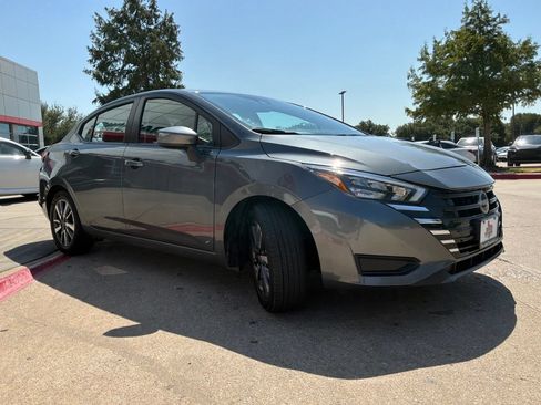 Used 2025 Nissan Versa SV FWD image 4