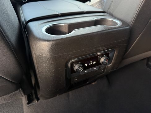 Used 2025 Chevrolet Suburban Z71 image 38