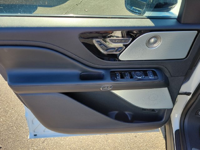 Used 2025 Lincoln Aviator Reserve w/ Equipment Group 201A AWD/4WD image 8