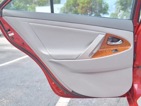 Used 2011 Toyota Camry XLE FWD image 11
