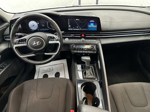 Used 2025 Hyundai Elantra SEL FWD image 21