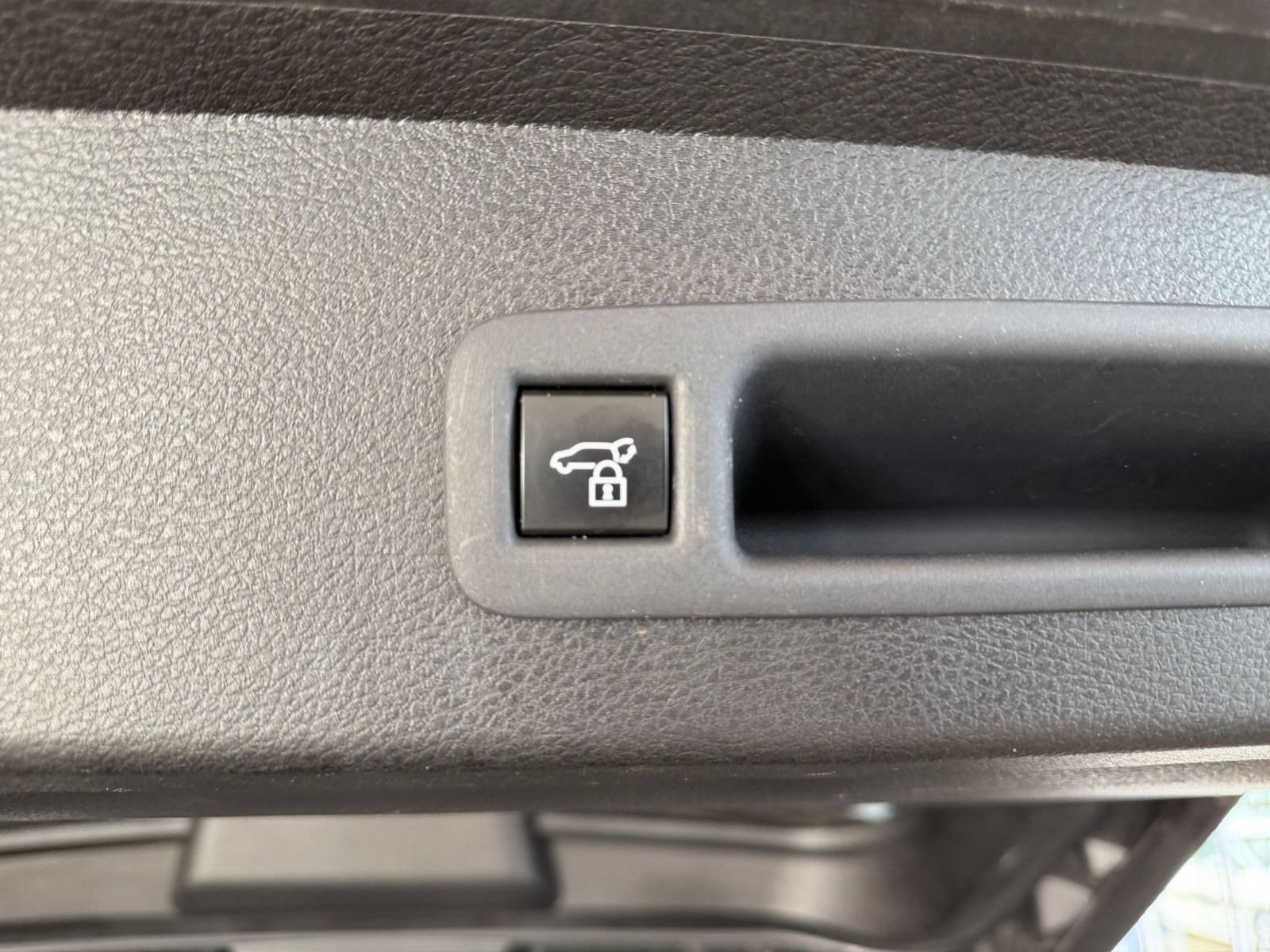 Used 2025 Toyota Sienna XLE FWD image 22