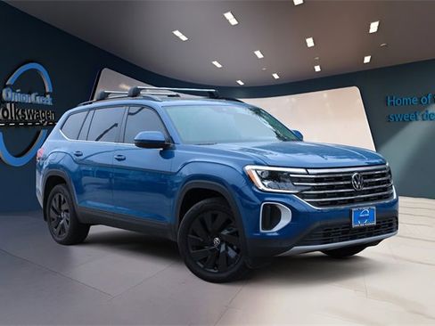 Certified 2025 Volkswagen Atlas SE image 1